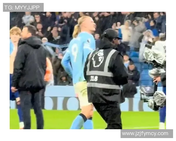 哈兰德与姆巴佩欧冠巅峰对决引发全球足球热潮与热议