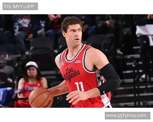 布鲁克洛佩斯：从NBA巨星到篮球战术的关键人物分析